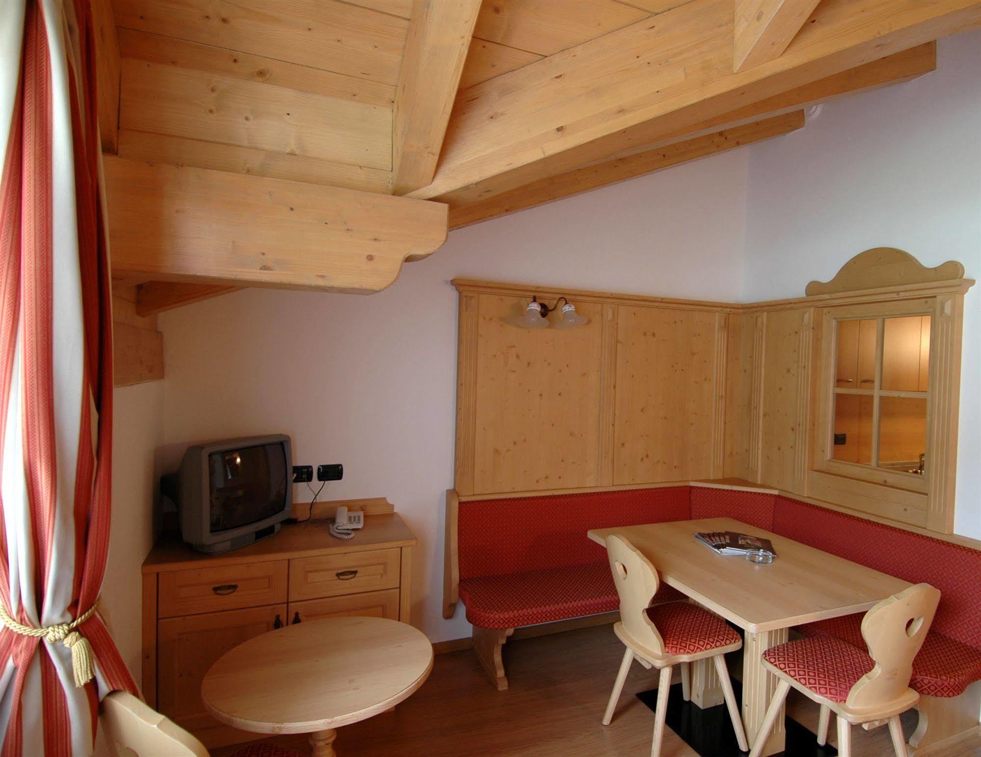 Residence Pez Gajard San Martino Di Castrozza Buitenkant foto